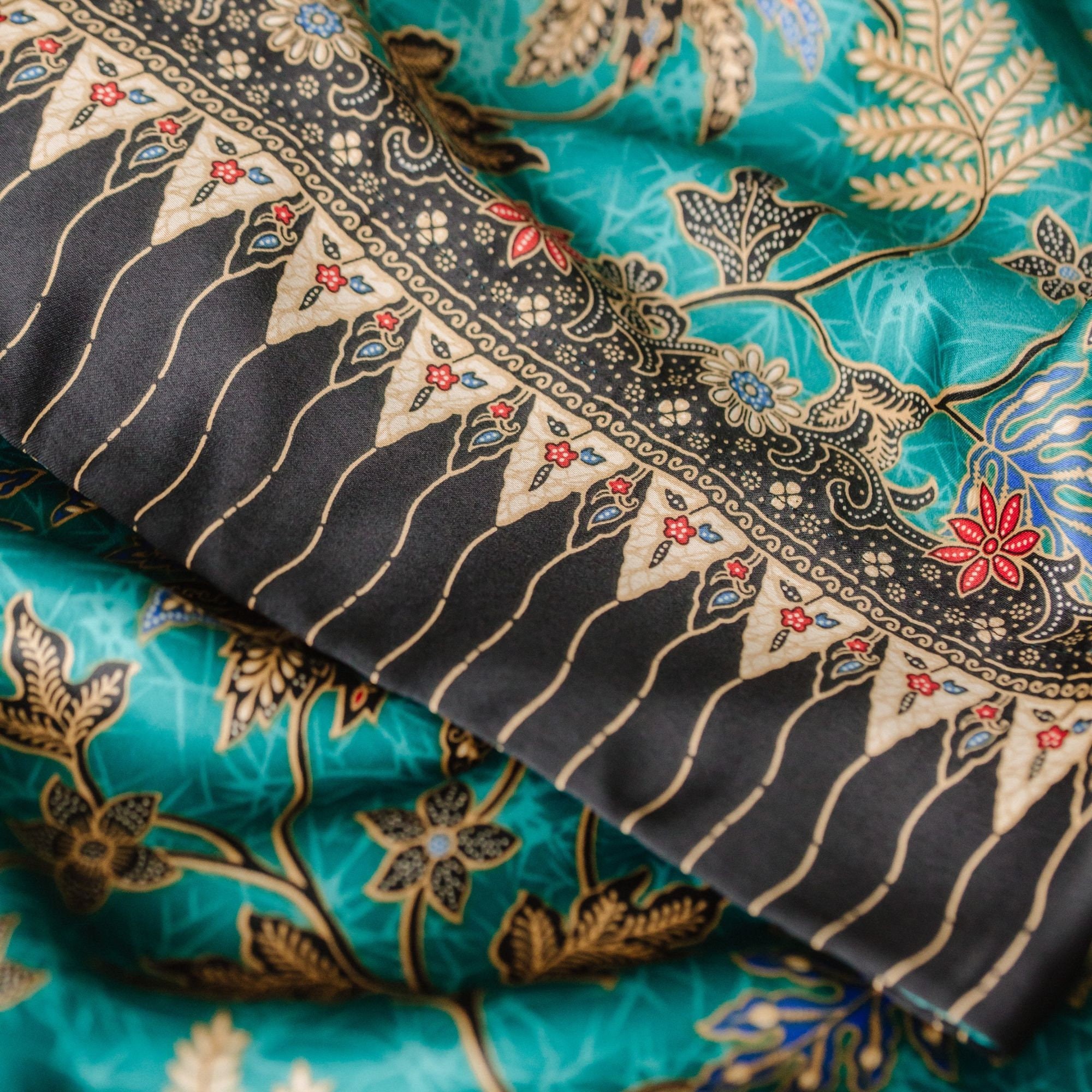 Emerald Green Floral Satin Kimono Robe with Black Patterned Trim - Image 5